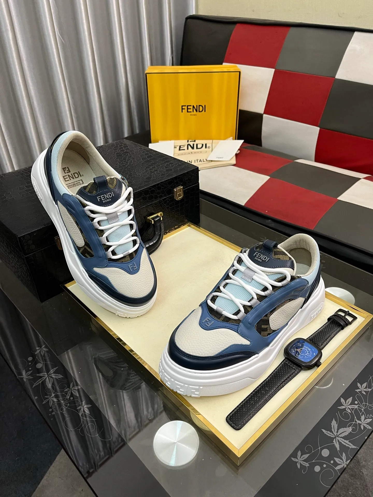 Men's Men's Shoes 💰680⌚️⌚️(Higher version) [Fendi] Fendi's latest casual shoes for men! Available at counters simultaneously! A one-to-one replica of the original. Made entirely of imported top-grain calfskin, the interior is made of top-grain water-dyed cowhide, and the original factory-supplied rubber outsole. Leading new fashion concepts. Matching code: 38-44. 45 can be customized and non-returnable!